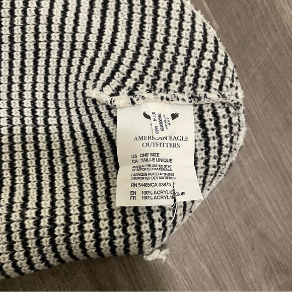 Brand new- American eagle toque - Picture 2 of 2